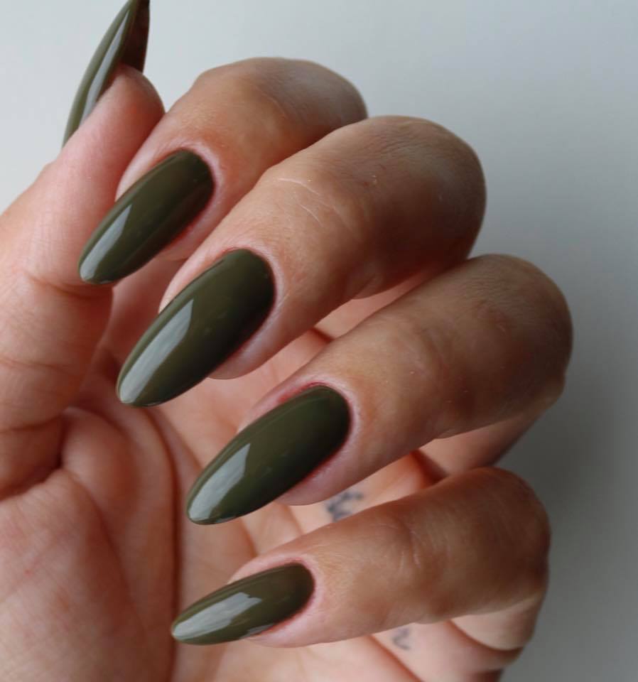 Cap & Gown vinylux #327 - Billede 2